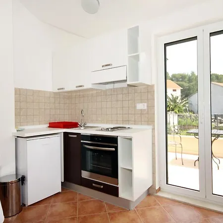 Apartment With A Parking Space Vrboska